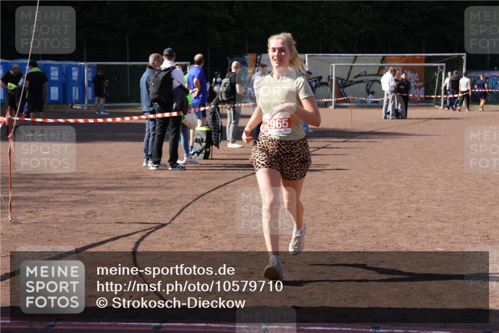 27.09.2026 - 35. Volkslauf durch das schöne Alstertal Strokosch-Dieckow http://msf.ph/oto/10579710 27.09.2026 12:50:13 Ziel 2965 meine-sportfotos.de