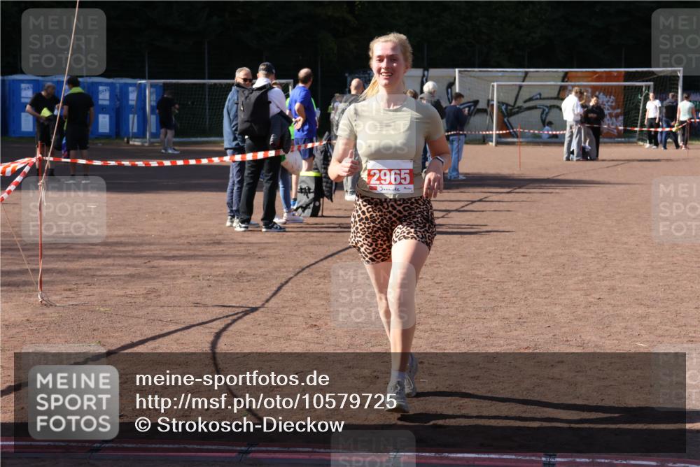 27.09.2026 - 35. Volkslauf durch das schöne Alstertal Strokosch-Dieckow http://msf.ph/oto/10579725 27.09.2026 12:50:14 Ziel 2965 meine-sportfotos.de