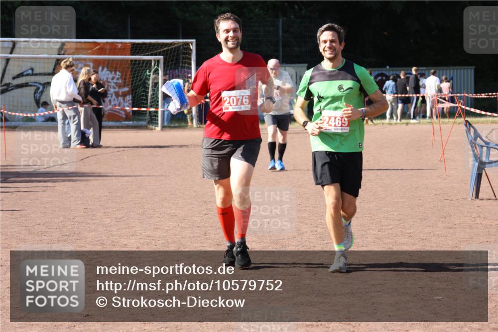 27.09.2026 - 35. Volkslauf durch das schöne Alstertal Strokosch-Dieckow http://msf.ph/oto/10579752 27.09.2026 12:52:24 Ziel 2076, 2469 meine-sportfotos.de