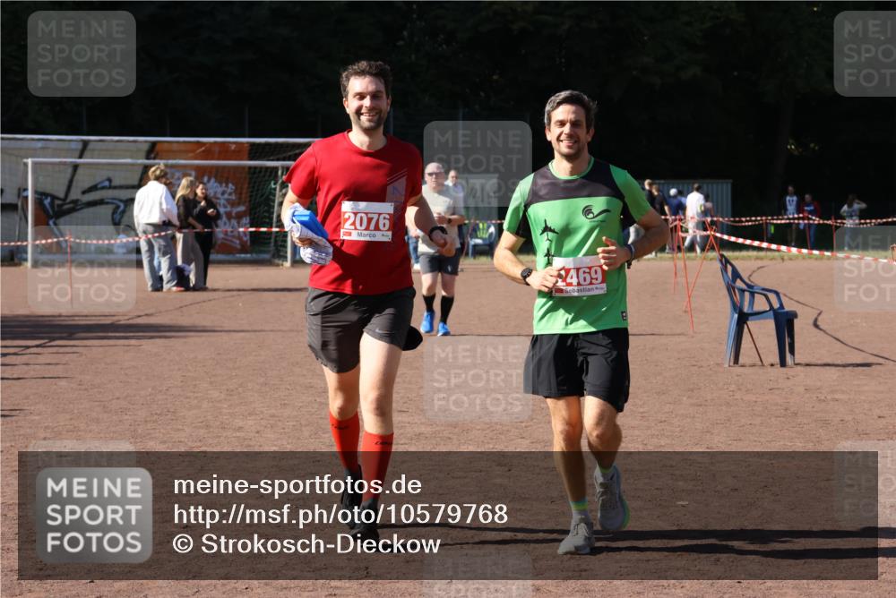 27.09.2026 - 35. Volkslauf durch das schöne Alstertal Strokosch-Dieckow http://msf.ph/oto/10579768 27.09.2026 12:52:26 Ziel 2076, 2469 meine-sportfotos.de
