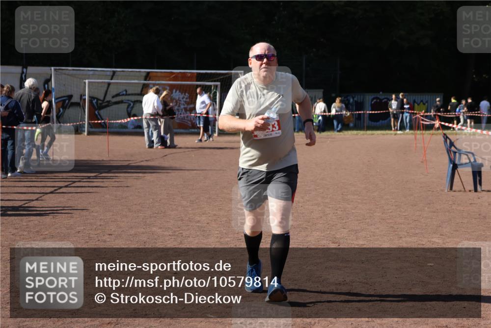 27.09.2026 - 35. Volkslauf durch das schöne Alstertal Strokosch-Dieckow http://msf.ph/oto/10579814 27.09.2026 12:52:35 Ziel 2193 meine-sportfotos.de