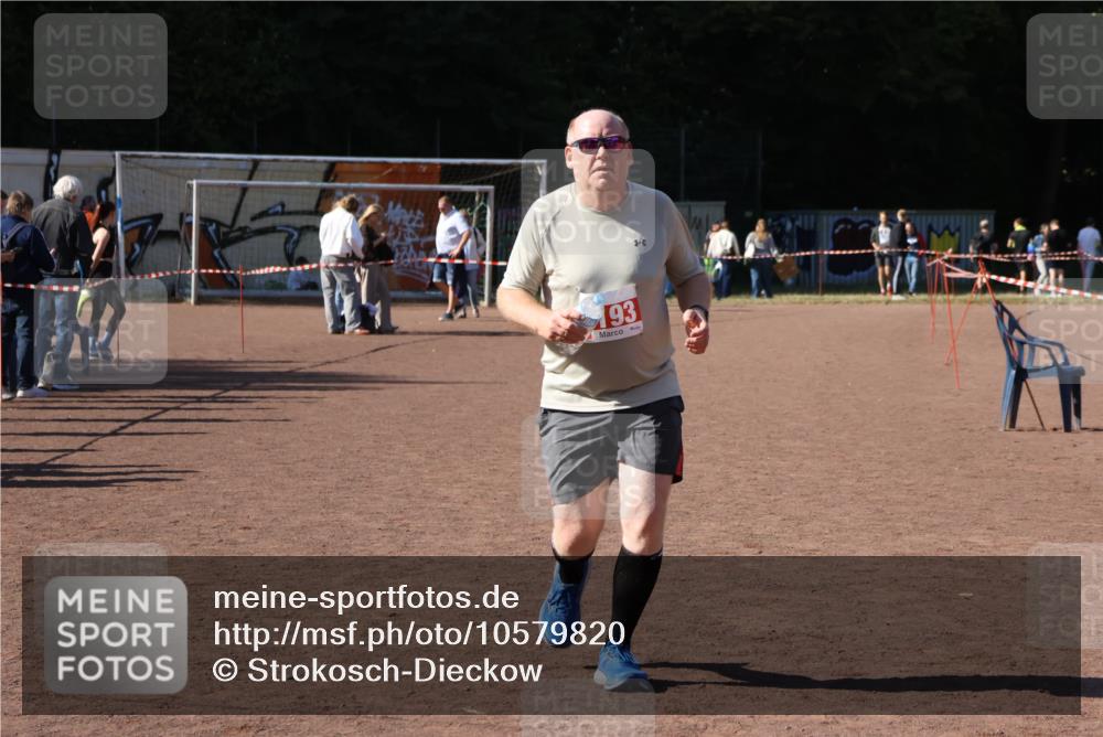 27.09.2026 - 35. Volkslauf durch das schöne Alstertal Strokosch-Dieckow http://msf.ph/oto/10579820 27.09.2026 12:52:35 Ziel 2193 meine-sportfotos.de