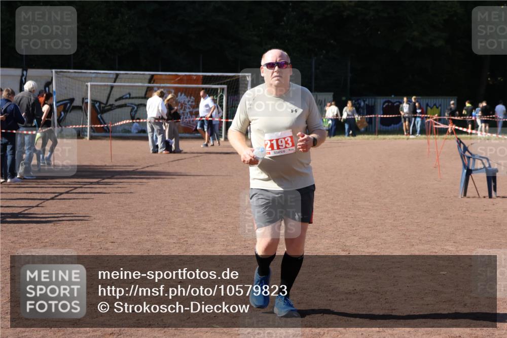 27.09.2026 - 35. Volkslauf durch das schöne Alstertal Strokosch-Dieckow http://msf.ph/oto/10579823 27.09.2026 12:52:35 Ziel 2193 meine-sportfotos.de