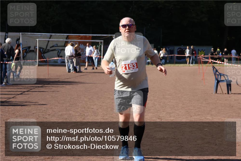 27.09.2026 - 35. Volkslauf durch das schöne Alstertal Strokosch-Dieckow http://msf.ph/oto/10579846 27.09.2026 12:52:36 Ziel 2193 meine-sportfotos.de