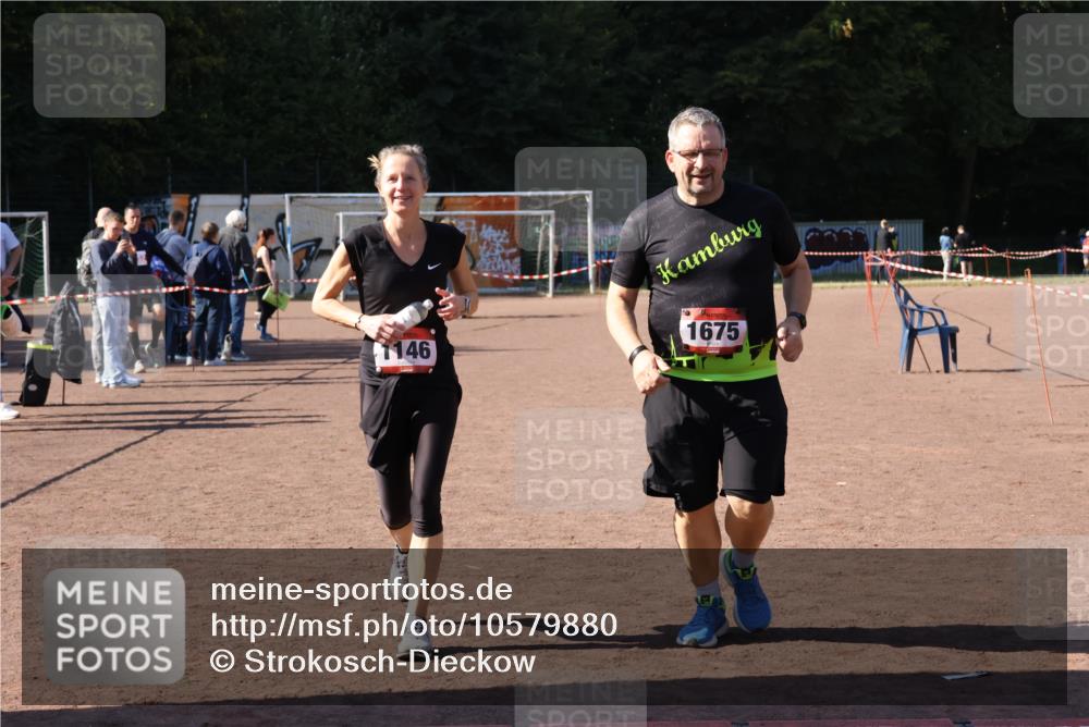 27.09.2026 - 35. Volkslauf durch das schöne Alstertal Strokosch-Dieckow http://msf.ph/oto/10579880 27.09.2026 12:53:09 Ziel 1146, 1675 meine-sportfotos.de