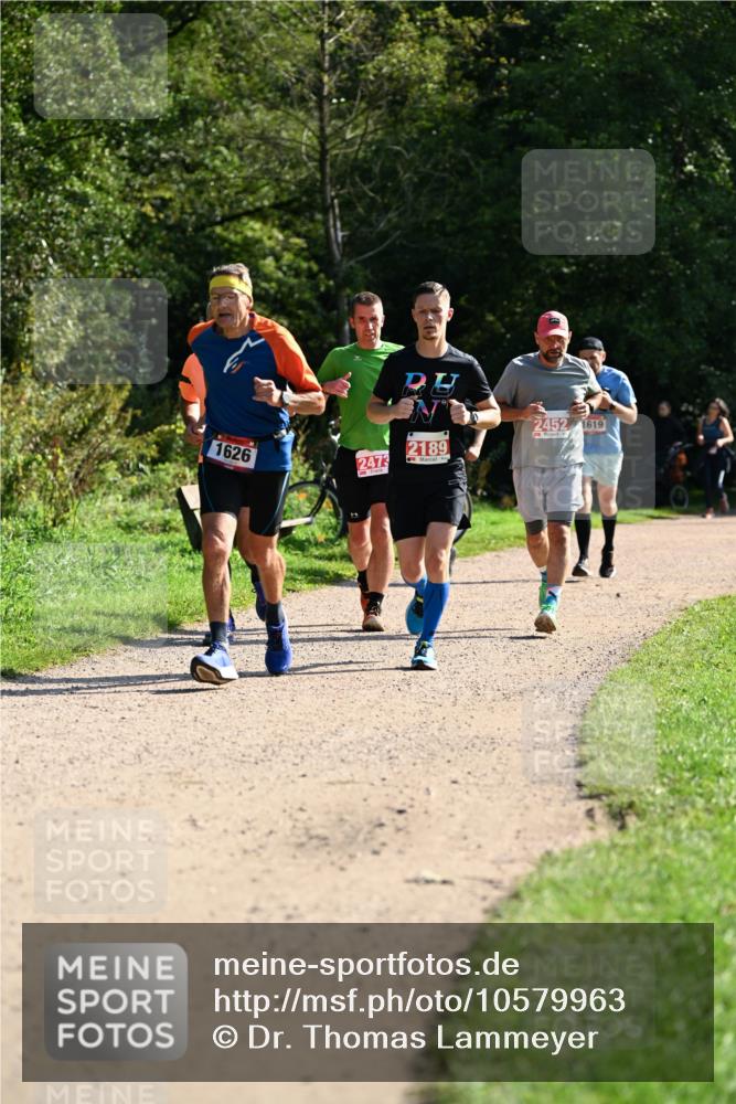 27.09.2026 - 35. Volkslauf durch das schöne Alstertal Dr. Thomas Lammeyer http://msf.ph/oto/10579963 27.09.2026 12:12:26 Laufen 1626, 2473, 2189, 2452, 2452, 1619 meine-sportfotos.de