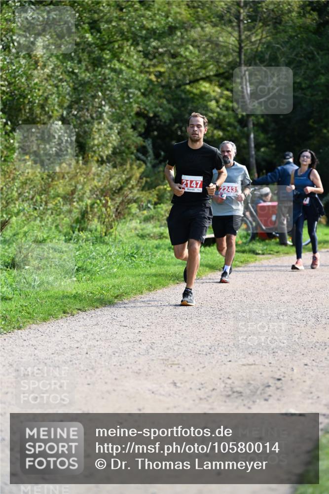 27.09.2026 - 35. Volkslauf durch das schöne Alstertal Dr. Thomas Lammeyer http://msf.ph/oto/10580014 27.09.2026 12:12:34 Laufen 2147, 3, 2243 meine-sportfotos.de