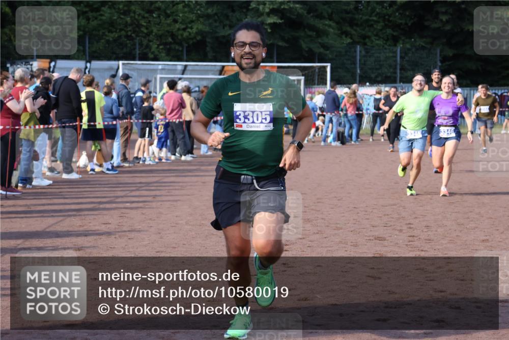 27.09.2026 - 35. Volkslauf durch das schöne Alstertal Strokosch-Dieckow http://msf.ph/oto/10580019 27.09.2026 11:19:24 Ziel 3022, 3150, 3305, 3345, 3346, 3418 meine-sportfotos.de