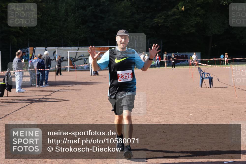 27.09.2026 - 35. Volkslauf durch das schöne Alstertal Strokosch-Dieckow http://msf.ph/oto/10580071 27.09.2026 12:53:40 Ziel 2356 meine-sportfotos.de