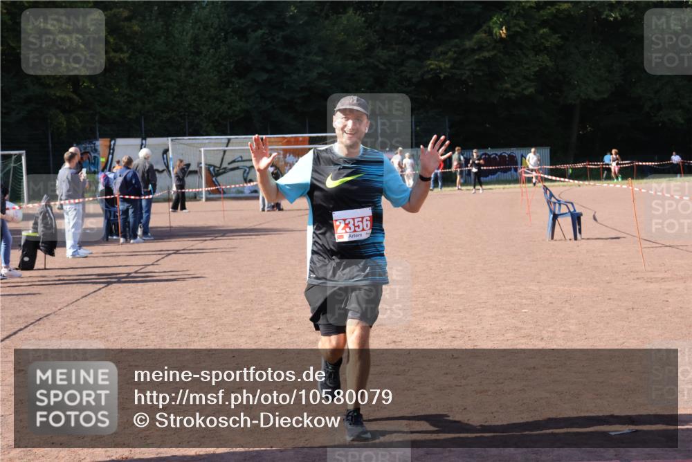 27.09.2026 - 35. Volkslauf durch das schöne Alstertal Strokosch-Dieckow http://msf.ph/oto/10580079 27.09.2026 12:53:40 Ziel 2356 meine-sportfotos.de