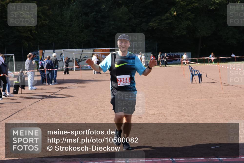 27.09.2026 - 35. Volkslauf durch das schöne Alstertal Strokosch-Dieckow http://msf.ph/oto/10580082 27.09.2026 12:53:40 Ziel 2356 meine-sportfotos.de