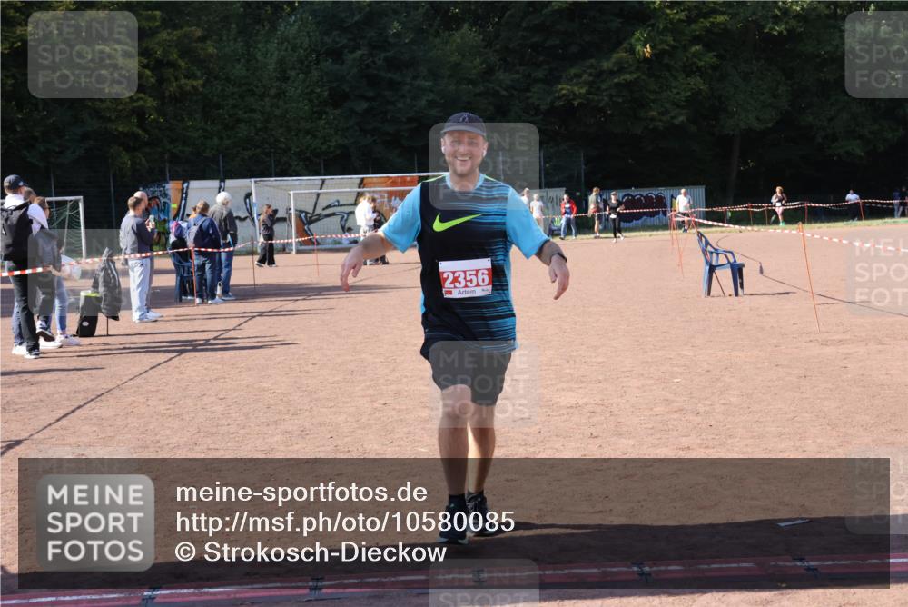 27.09.2026 - 35. Volkslauf durch das schöne Alstertal Strokosch-Dieckow http://msf.ph/oto/10580085 27.09.2026 12:53:40 Ziel 2356 meine-sportfotos.de