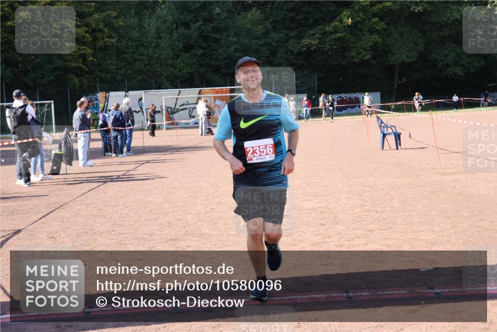 27.09.2026 - 35. Volkslauf durch das schöne Alstertal Strokosch-Dieckow http://msf.ph/oto/10580096 27.09.2026 12:53:41 Ziel 2356 meine-sportfotos.de