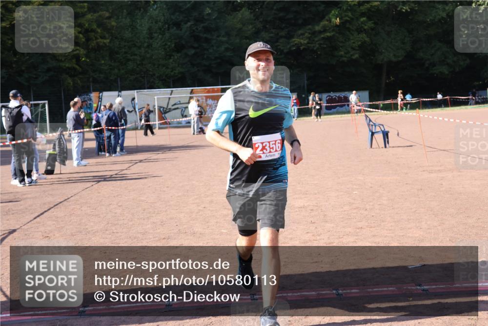 27.09.2026 - 35. Volkslauf durch das schöne Alstertal Strokosch-Dieckow http://msf.ph/oto/10580113 27.09.2026 12:53:41 Ziel 2356 meine-sportfotos.de
