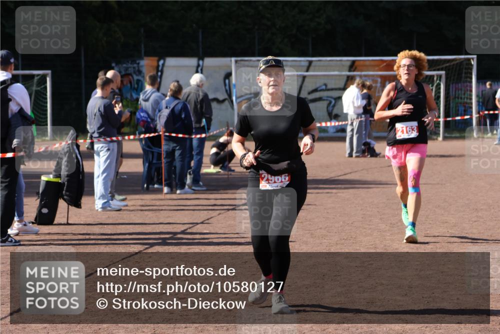 27.09.2026 - 35. Volkslauf durch das schöne Alstertal Strokosch-Dieckow http://msf.ph/oto/10580127 27.09.2026 12:54:00 Ziel 2037, 2163, 2966 meine-sportfotos.de