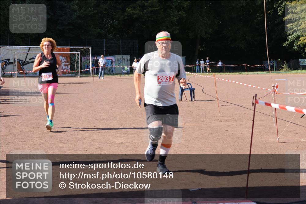 27.09.2026 - 35. Volkslauf durch das schöne Alstertal Strokosch-Dieckow http://msf.ph/oto/10580148 27.09.2026 12:54:01 Ziel 2037, 2163, 2966 meine-sportfotos.de