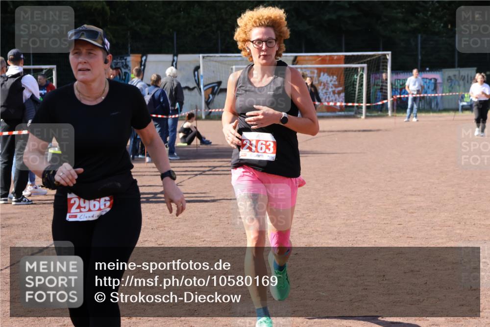 27.09.2026 - 35. Volkslauf durch das schöne Alstertal Strokosch-Dieckow http://msf.ph/oto/10580169 27.09.2026 12:54:03 Ziel 2037, 2163, 2966 meine-sportfotos.de