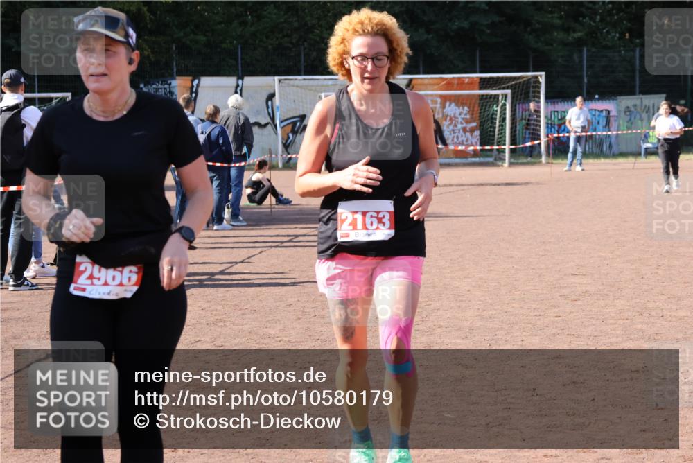 27.09.2026 - 35. Volkslauf durch das schöne Alstertal Strokosch-Dieckow http://msf.ph/oto/10580179 27.09.2026 12:54:03 Ziel 2037, 2163, 2966 meine-sportfotos.de