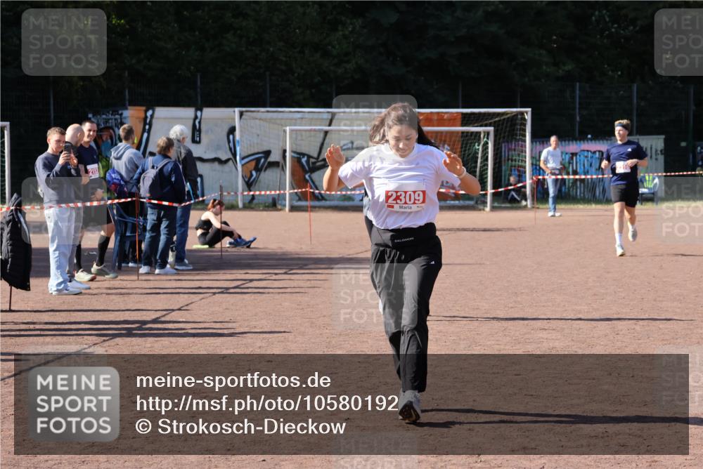 27.09.2026 - 35. Volkslauf durch das schöne Alstertal Strokosch-Dieckow http://msf.ph/oto/10580192 27.09.2026 12:54:16 Ziel 2069, 2309 meine-sportfotos.de