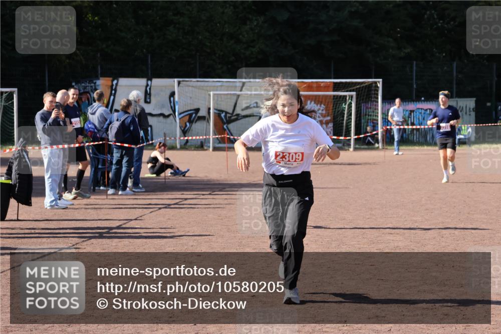27.09.2026 - 35. Volkslauf durch das schöne Alstertal Strokosch-Dieckow http://msf.ph/oto/10580205 27.09.2026 12:54:16 Ziel 2069, 2309 meine-sportfotos.de