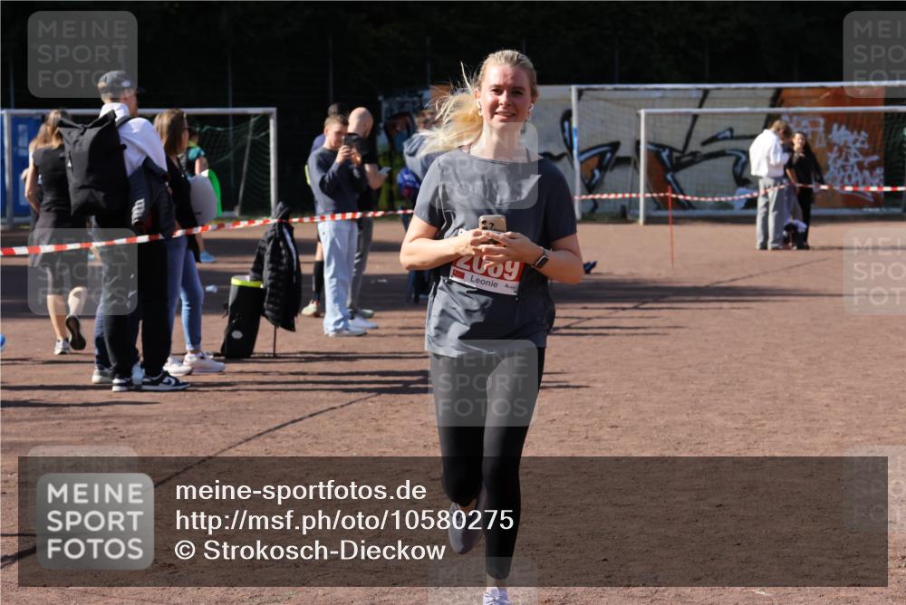 27.09.2026 - 35. Volkslauf durch das schöne Alstertal Strokosch-Dieckow http://msf.ph/oto/10580275 27.09.2026 12:54:20 Ziel 2069, 2309, 2316 meine-sportfotos.de