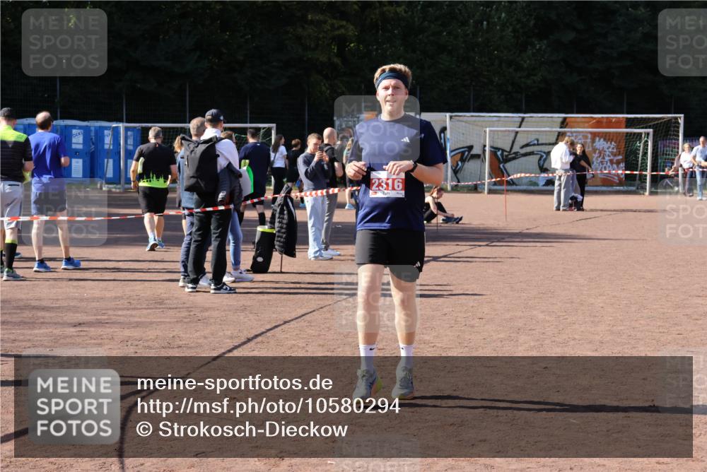 27.09.2026 - 35. Volkslauf durch das schöne Alstertal Strokosch-Dieckow http://msf.ph/oto/10580294 27.09.2026 12:54:25 Ziel 2069, 2316 meine-sportfotos.de