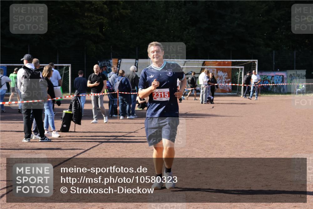 27.09.2026 - 35. Volkslauf durch das schöne Alstertal Strokosch-Dieckow http://msf.ph/oto/10580323 27.09.2026 12:54:33 Ziel 2315 meine-sportfotos.de