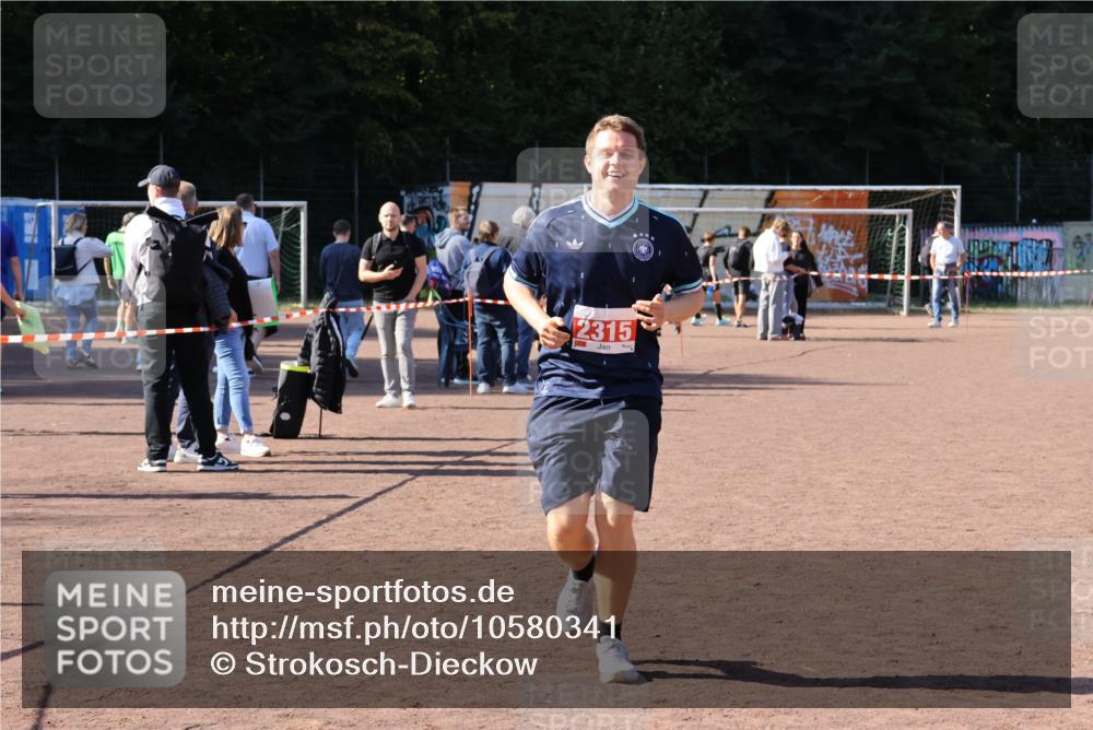 27.09.2026 - 35. Volkslauf durch das schöne Alstertal Strokosch-Dieckow http://msf.ph/oto/10580341 27.09.2026 12:54:34 Ziel 2315 meine-sportfotos.de