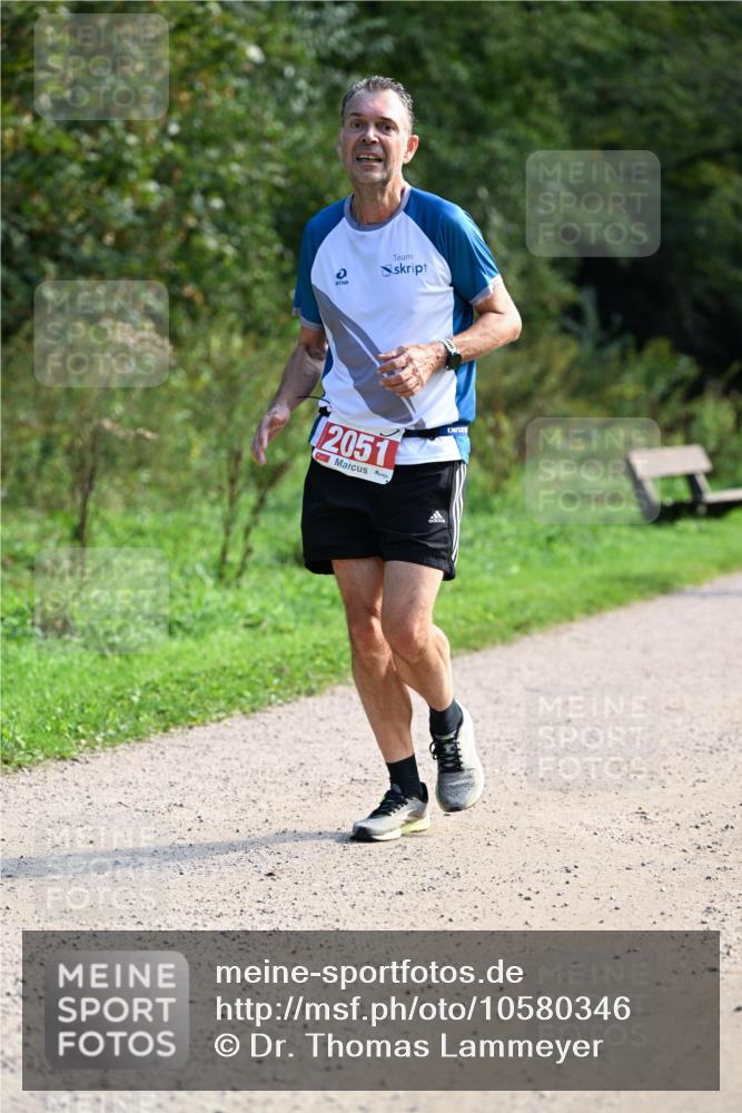 27.09.2026 - 35. Volkslauf durch das schöne Alstertal Dr. Thomas Lammeyer http://msf.ph/oto/10580346 27.09.2026 12:14:54 Laufen 2051 meine-sportfotos.de