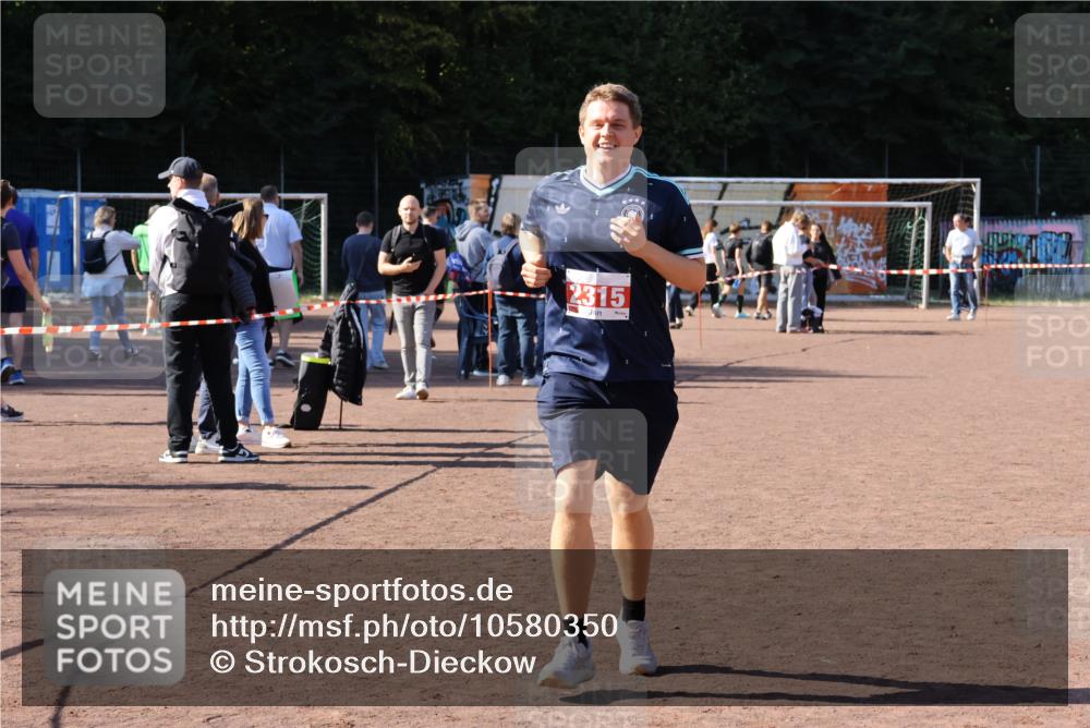 27.09.2026 - 35. Volkslauf durch das schöne Alstertal Strokosch-Dieckow http://msf.ph/oto/10580350 27.09.2026 12:54:34 Ziel 2315 meine-sportfotos.de