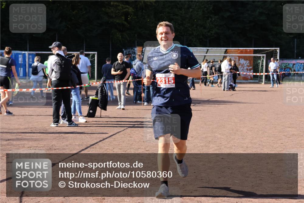 27.09.2026 - 35. Volkslauf durch das schöne Alstertal Strokosch-Dieckow http://msf.ph/oto/10580360 27.09.2026 12:54:34 Ziel 2315 meine-sportfotos.de