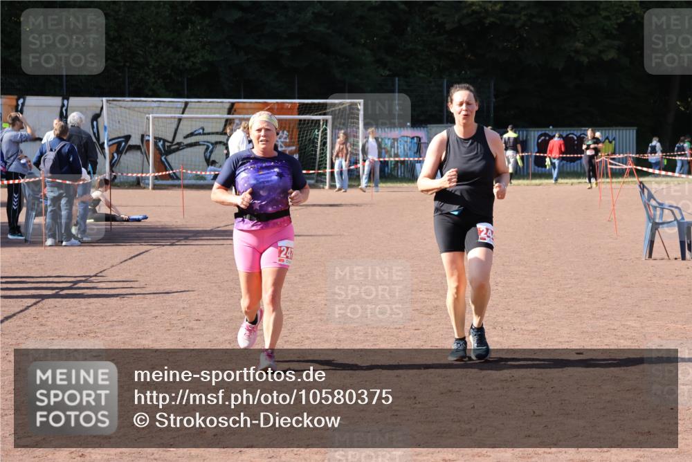 27.09.2026 - 35. Volkslauf durch das schöne Alstertal Strokosch-Dieckow http://msf.ph/oto/10580375 27.09.2026 12:55:24 Ziel 2440, 2477 meine-sportfotos.de