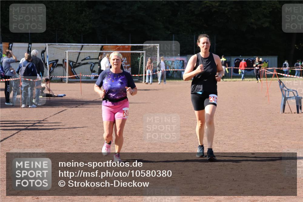 27.09.2026 - 35. Volkslauf durch das schöne Alstertal Strokosch-Dieckow http://msf.ph/oto/10580380 27.09.2026 12:55:24 Ziel 2440, 2477 meine-sportfotos.de