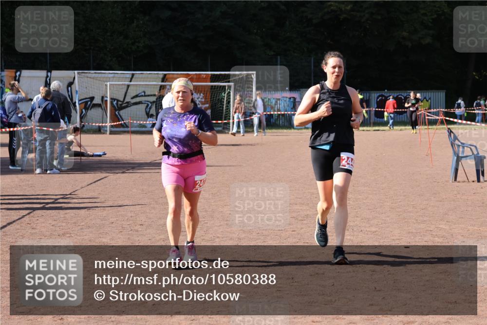 27.09.2026 - 35. Volkslauf durch das schöne Alstertal Strokosch-Dieckow http://msf.ph/oto/10580388 27.09.2026 12:55:24 Ziel 2440, 2477 meine-sportfotos.de