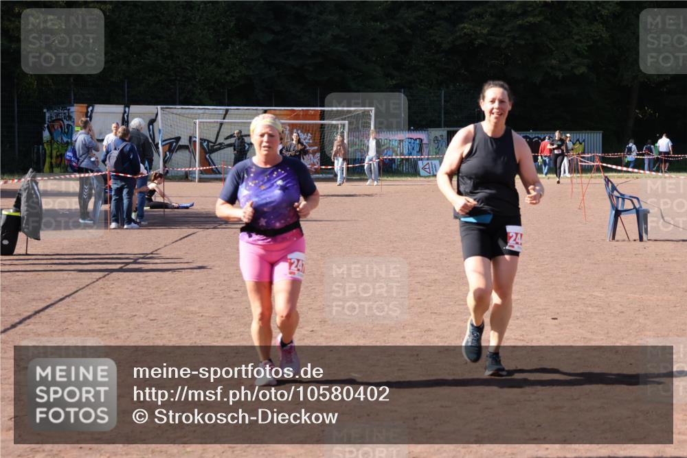 27.09.2026 - 35. Volkslauf durch das schöne Alstertal Strokosch-Dieckow http://msf.ph/oto/10580402 27.09.2026 12:55:25 Ziel 2440, 2477 meine-sportfotos.de