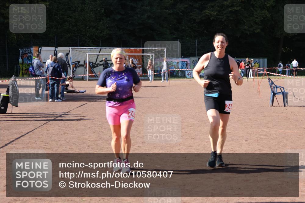 27.09.2026 - 35. Volkslauf durch das schöne Alstertal Strokosch-Dieckow http://msf.ph/oto/10580407 27.09.2026 12:55:25 Ziel 2440, 2477 meine-sportfotos.de