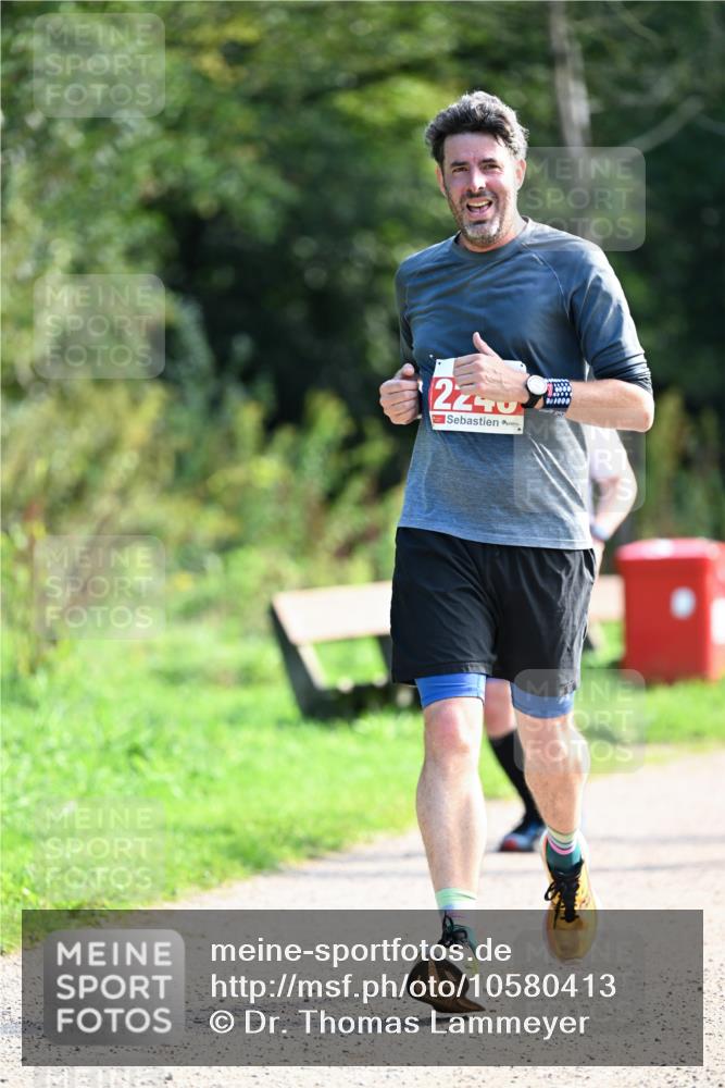 27.09.2026 - 35. Volkslauf durch das schöne Alstertal Dr. Thomas Lammeyer http://msf.ph/oto/10580413 27.09.2026 12:15:32 Laufen 2240, 01000 meine-sportfotos.de