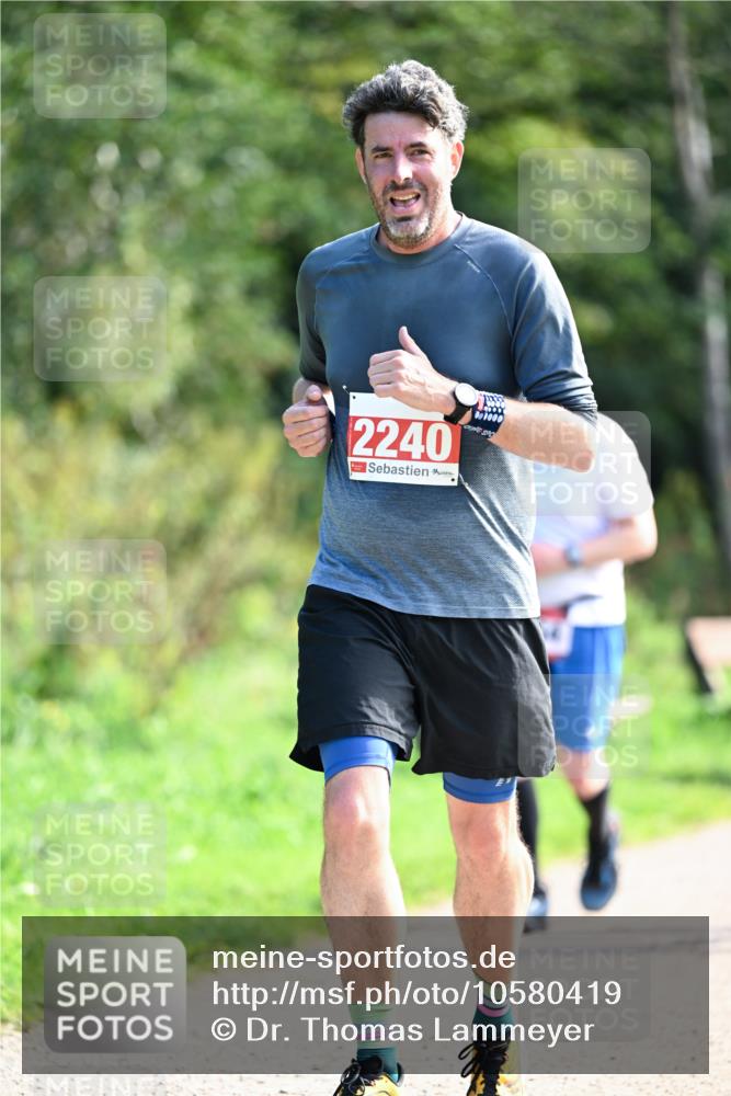 27.09.2026 - 35. Volkslauf durch das schöne Alstertal Dr. Thomas Lammeyer http://msf.ph/oto/10580419 27.09.2026 12:15:33 Laufen 2240, 1000 meine-sportfotos.de