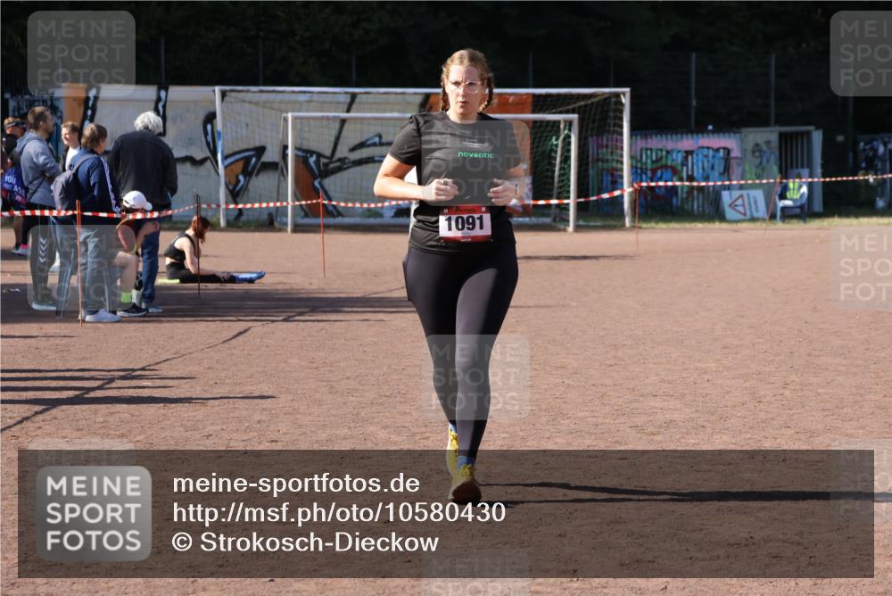27.09.2026 - 35. Volkslauf durch das schöne Alstertal Strokosch-Dieckow http://msf.ph/oto/10580430 27.09.2026 12:55:46 Ziel 1091 meine-sportfotos.de