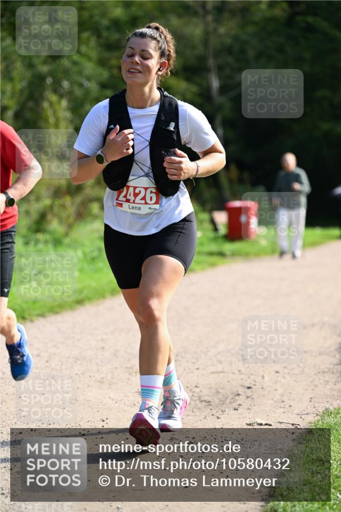 27.09.2026 - 35. Volkslauf durch das schöne Alstertal Dr. Thomas Lammeyer http://msf.ph/oto/10580432 27.09.2026 12:15:36 Laufen 2426 meine-sportfotos.de