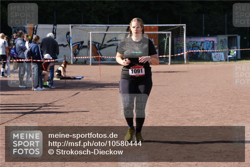 27.09.2026 - 35. Volkslauf durch das schöne Alstertal Strokosch-Dieckow http://msf.ph/oto/10580444 27.09.2026 12:55:46 Ziel 1091 meine-sportfotos.de