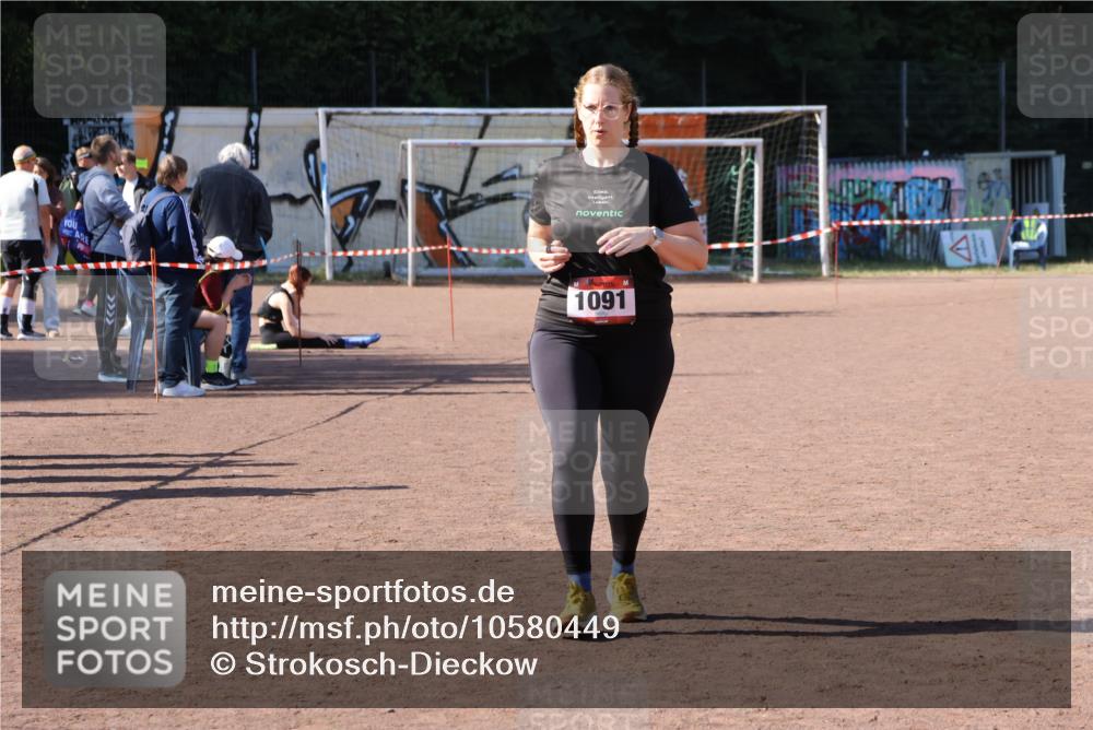 27.09.2026 - 35. Volkslauf durch das schöne Alstertal Strokosch-Dieckow http://msf.ph/oto/10580449 27.09.2026 12:55:46 Ziel 1091 meine-sportfotos.de