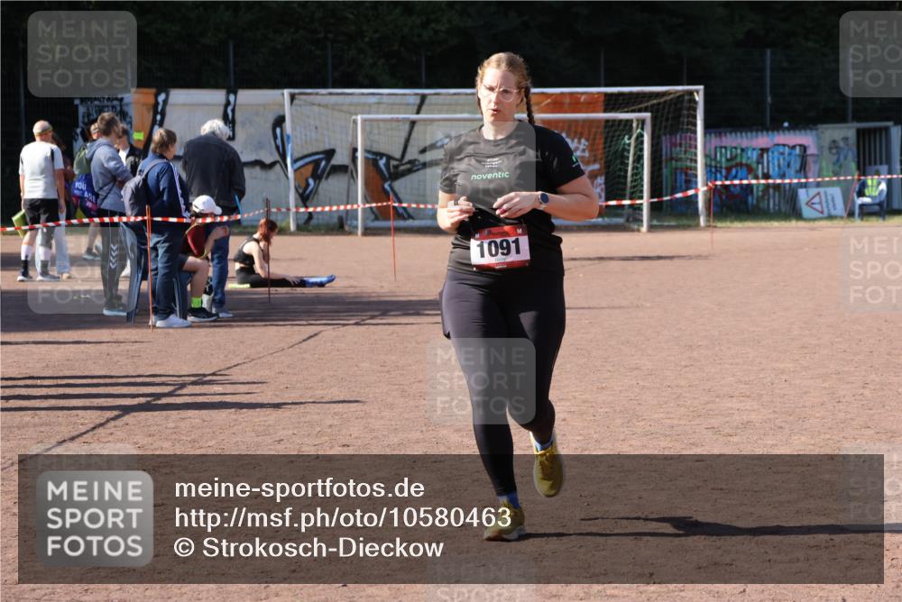 27.09.2026 - 35. Volkslauf durch das schöne Alstertal Strokosch-Dieckow http://msf.ph/oto/10580463 27.09.2026 12:55:46 Ziel 1091 meine-sportfotos.de