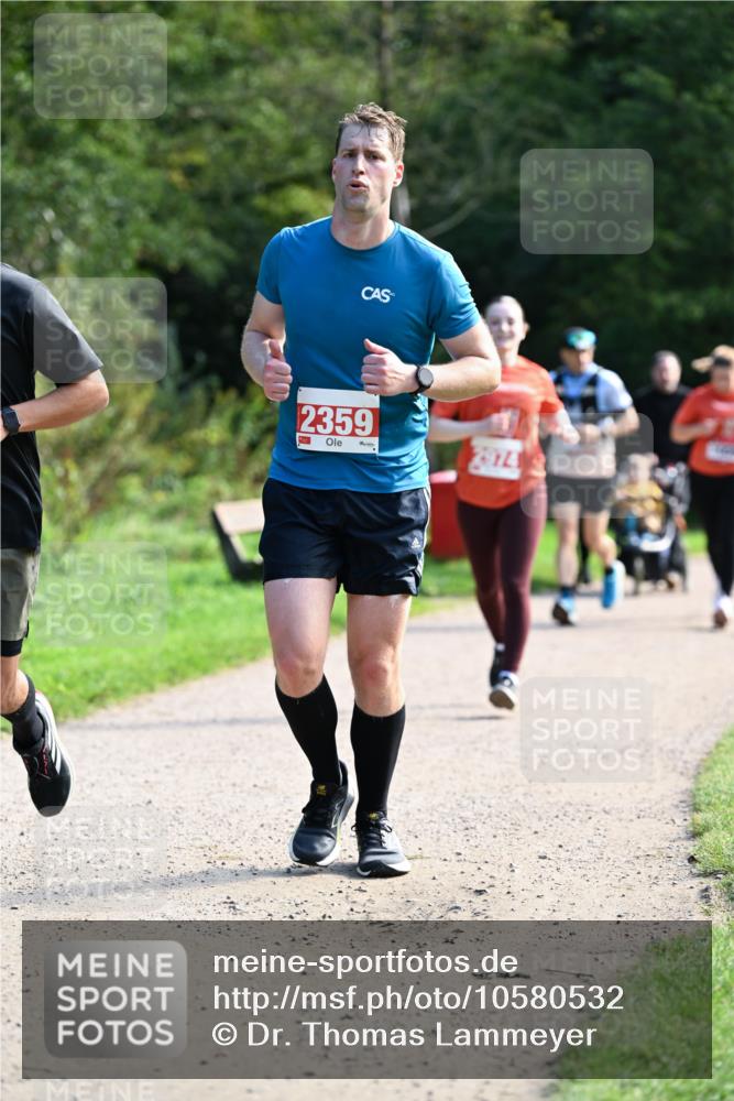 27.09.2026 - 35. Volkslauf durch das schöne Alstertal Dr. Thomas Lammeyer http://msf.ph/oto/10580532 27.09.2026 12:16:15 Laufen 2359, 2974 meine-sportfotos.de