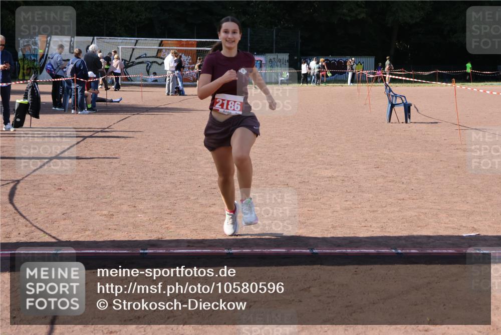 27.09.2026 - 35. Volkslauf durch das schöne Alstertal Strokosch-Dieckow http://msf.ph/oto/10580596 27.09.2026 12:57:07 Ziel 2186 meine-sportfotos.de