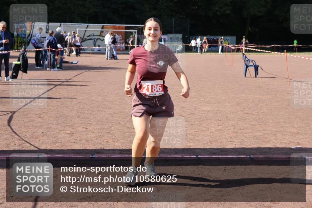 27.09.2026 - 35. Volkslauf durch das schöne Alstertal Strokosch-Dieckow http://msf.ph/oto/10580625 27.09.2026 12:57:08 Ziel 2186 meine-sportfotos.de