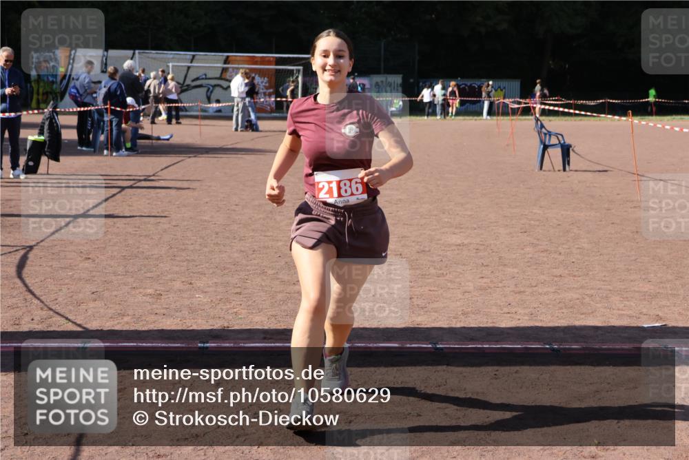 27.09.2026 - 35. Volkslauf durch das schöne Alstertal Strokosch-Dieckow http://msf.ph/oto/10580629 27.09.2026 12:57:08 Ziel 2186 meine-sportfotos.de