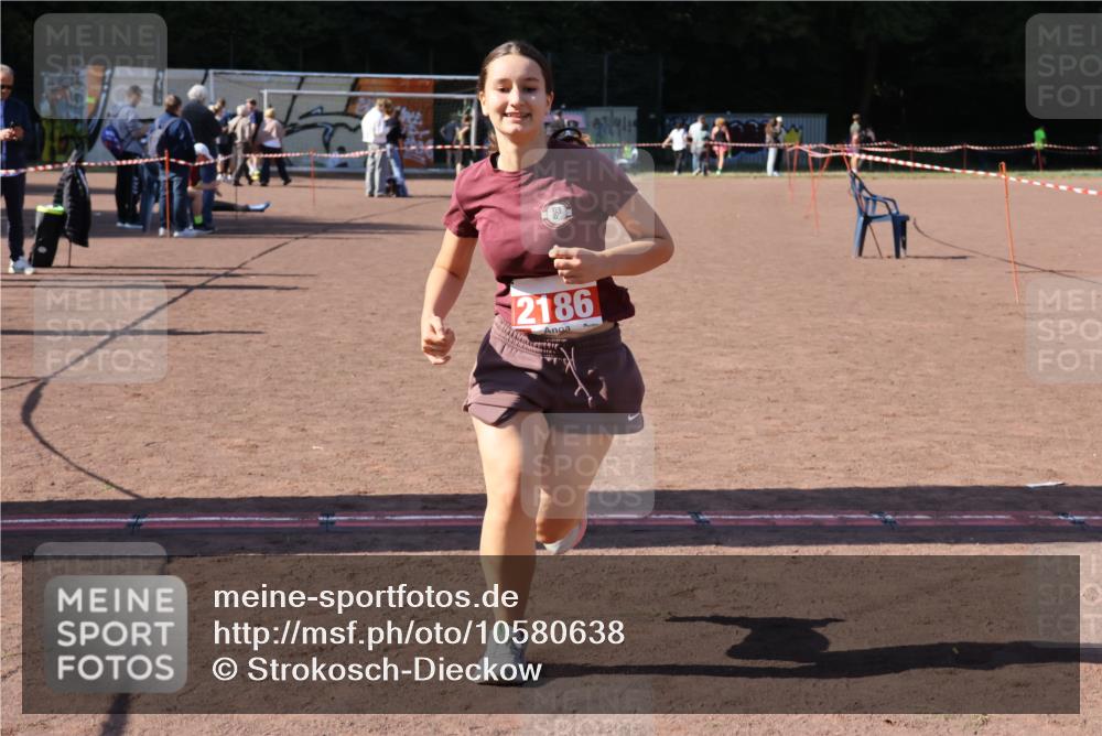 27.09.2026 - 35. Volkslauf durch das schöne Alstertal Strokosch-Dieckow http://msf.ph/oto/10580638 27.09.2026 12:57:08 Ziel 2186 meine-sportfotos.de