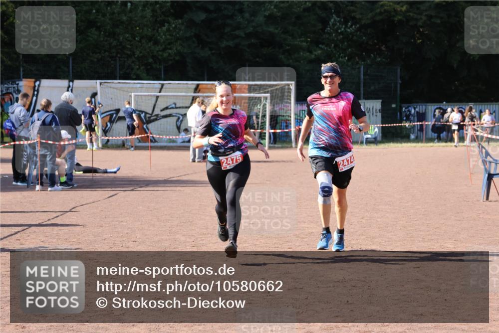 27.09.2026 - 35. Volkslauf durch das schöne Alstertal Strokosch-Dieckow http://msf.ph/oto/10580662 27.09.2026 12:57:34 Ziel 2474, 2475 meine-sportfotos.de
