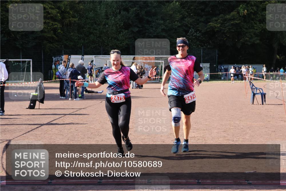 27.09.2026 - 35. Volkslauf durch das schöne Alstertal Strokosch-Dieckow http://msf.ph/oto/10580689 27.09.2026 12:57:36 Ziel 2474, 2475 meine-sportfotos.de